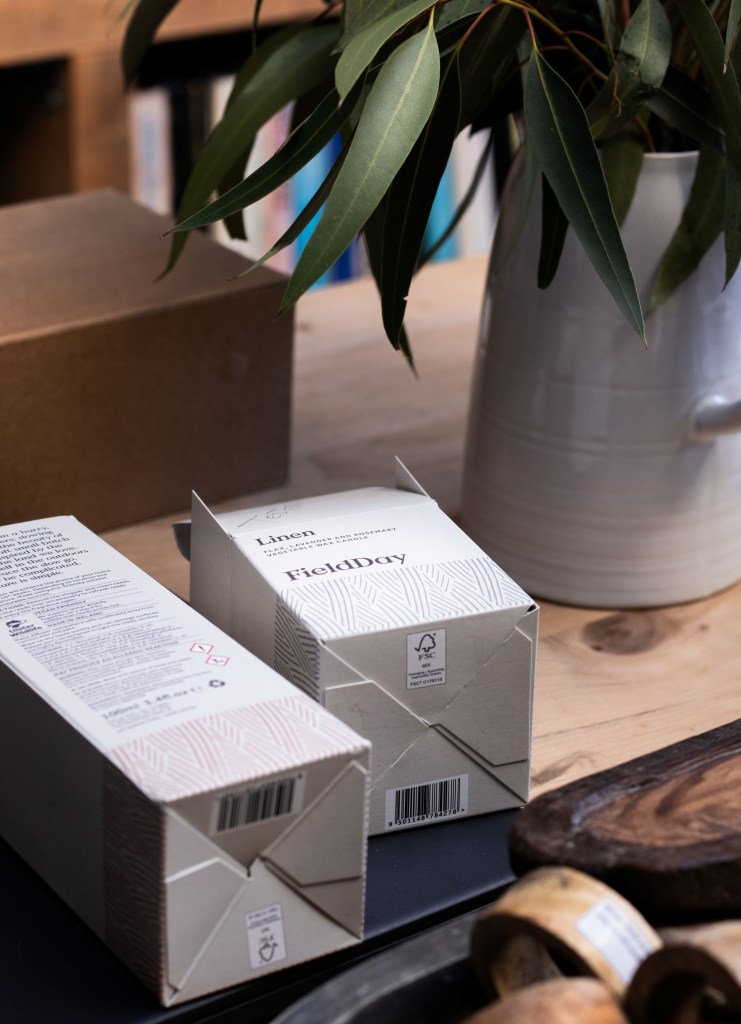 Behind the scenes of a relaxed brand photography session